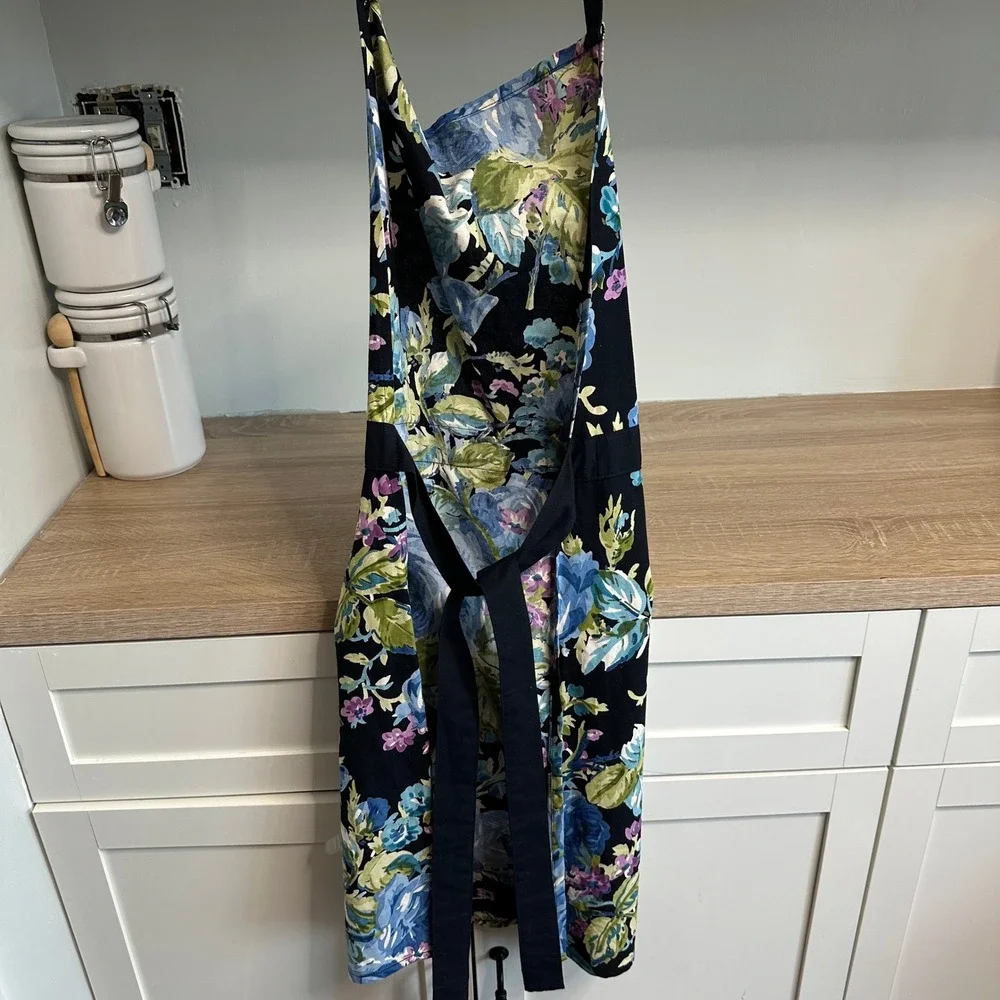 Wellesley Manor Apron Women's OS Blue Floral‎ Cotton Tie Waist Bow Cottagecore